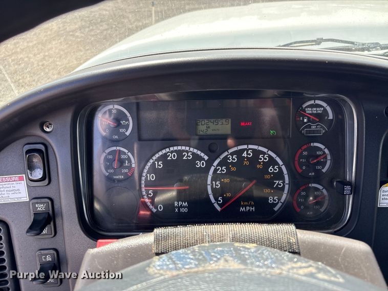image for item EG9053 2013 Freightliner M2 Business Class utility / service truck