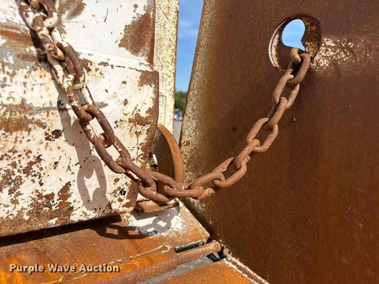 image for item EG9054 2016 Freightliner 108SD grapple crane truck