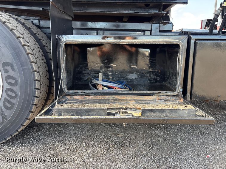 image for item EG9054 2016 Freightliner 108SD grapple crane truck