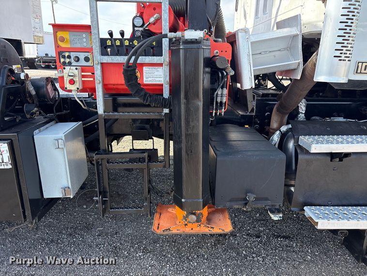 image for item EG9054 2016 Freightliner 108SD grapple crane truck