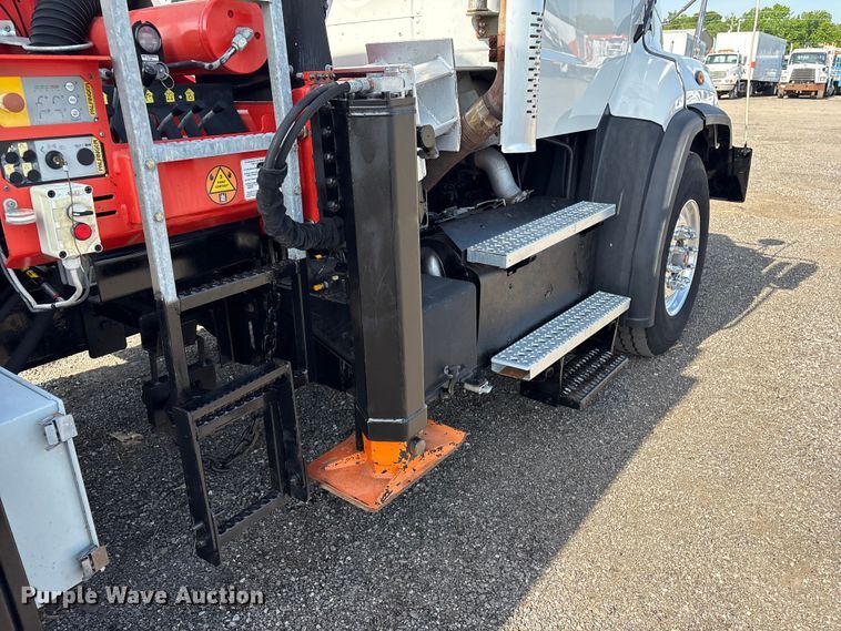 image for item EG9054 2016 Freightliner 108SD grapple crane truck