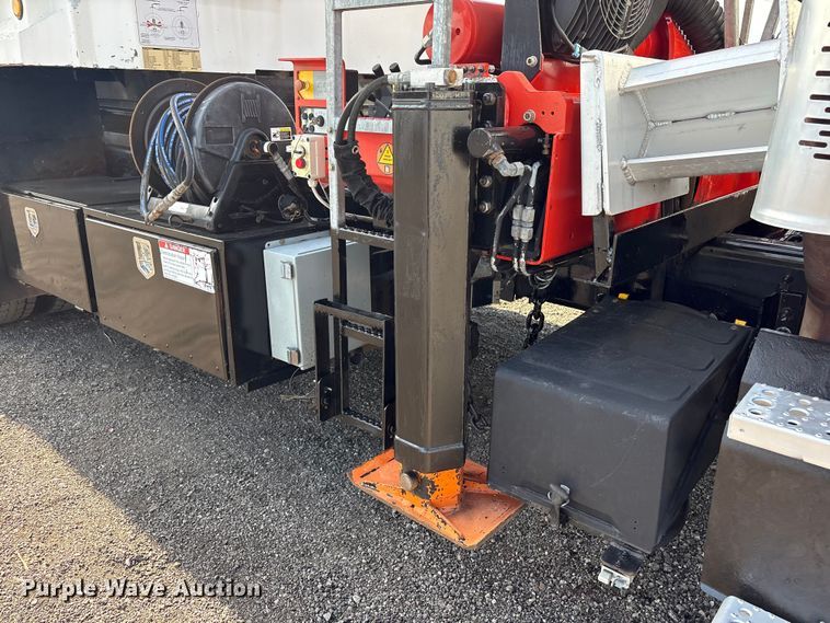 image for item EG9054 2016 Freightliner 108SD grapple crane truck
