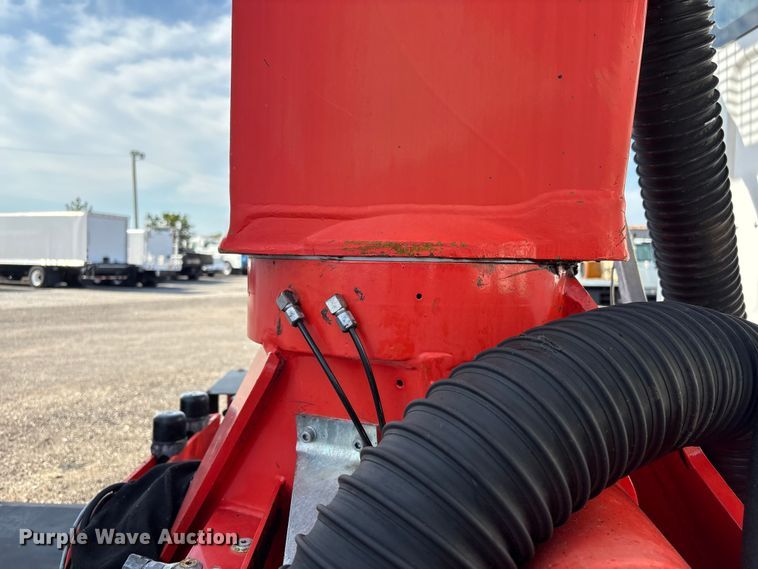 image for item EG9054 2016 Freightliner 108SD grapple crane truck