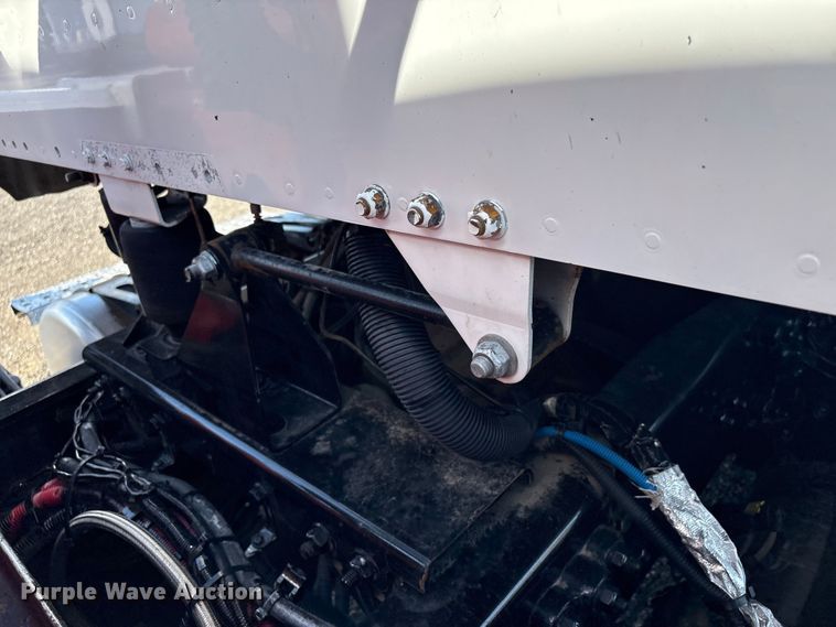 image for item EG9054 2016 Freightliner 108SD grapple crane truck