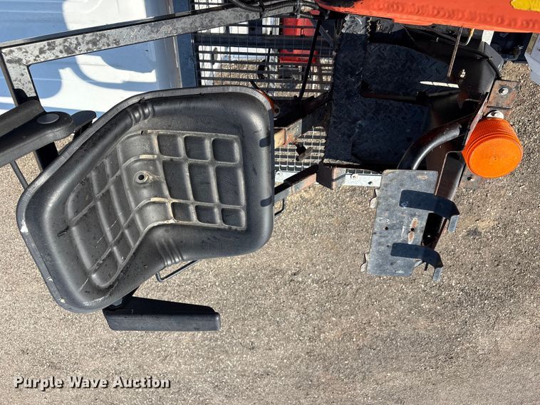 image for item EG9054 2016 Freightliner 108SD grapple crane truck