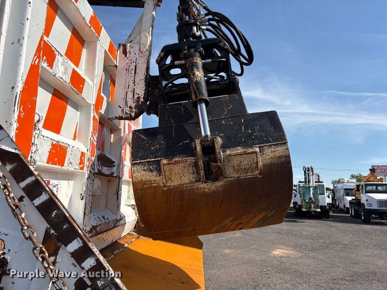 image for item EG9054 2016 Freightliner 108SD grapple crane truck