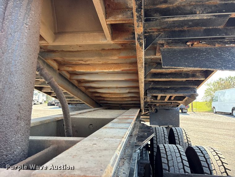 image for item EG9054 2016 Freightliner 108SD grapple crane truck