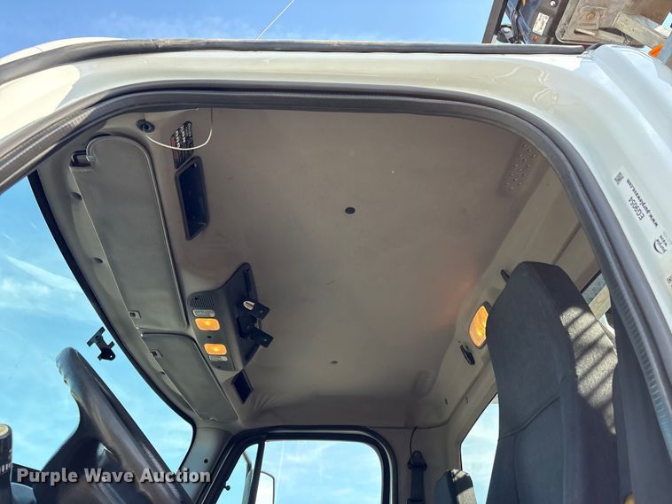 image for item EG9054 2016 Freightliner 108SD grapple crane truck
