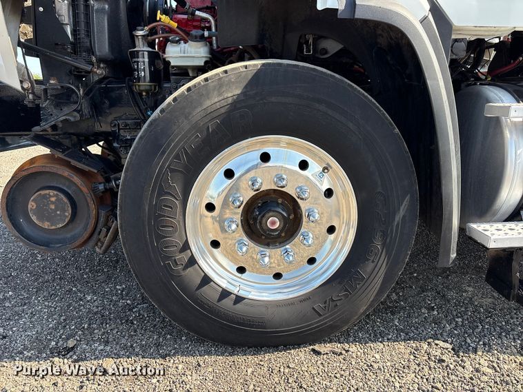 image for item EG9054 2016 Freightliner 108SD grapple crane truck