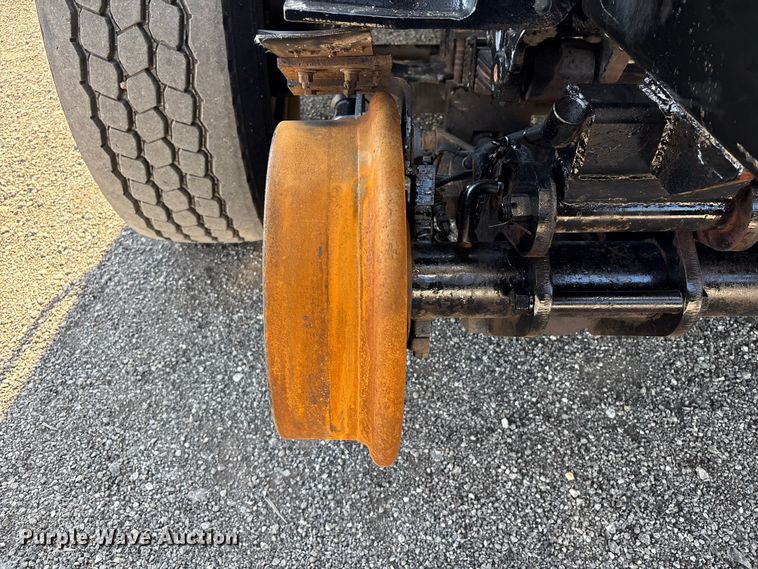 image for item EG9054 2016 Freightliner 108SD grapple crane truck