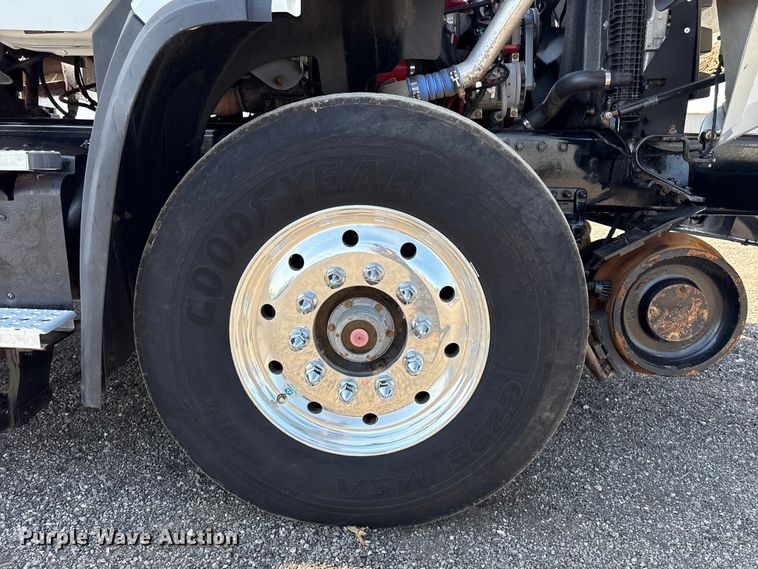image for item EG9054 2016 Freightliner 108SD grapple crane truck