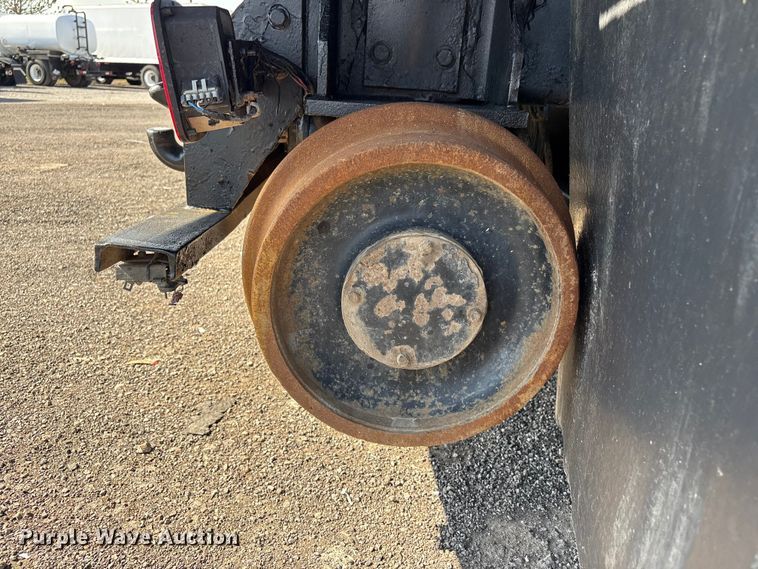 image for item EG9054 2016 Freightliner 108SD grapple crane truck