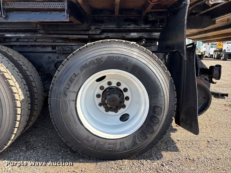 image for item EG9054 2016 Freightliner 108SD grapple crane truck