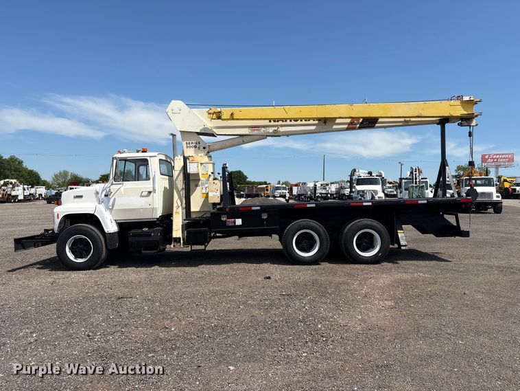 image for item EG9057 1986 Ford LNT8000 Crane truck