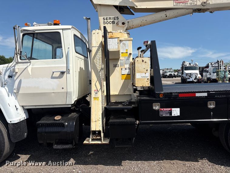 image for item EG9057 1986 Ford LNT8000 Crane truck