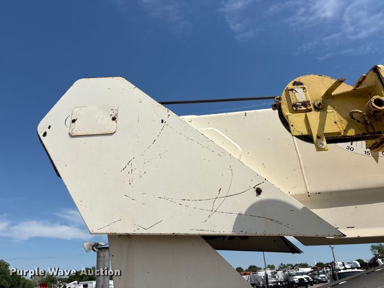 image for item EG9057 1986 Ford LNT8000 Crane truck