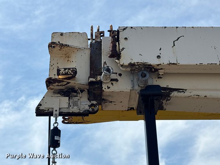 image for item EG9057 1986 Ford LNT8000 Crane truck