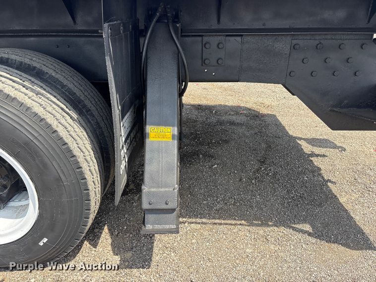 image for item EG9057 1986 Ford LNT8000 Crane truck