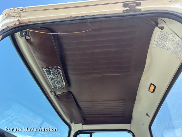 image for item EG9057 1986 Ford LNT8000 Crane truck