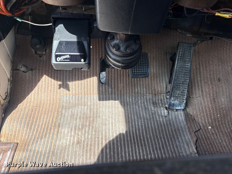 image for item EG9057 1986 Ford LNT8000 Crane truck