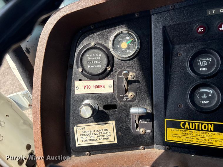 image for item EG9057 1986 Ford LNT8000 Crane truck