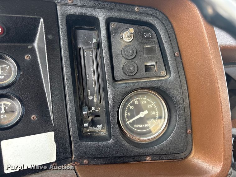 image for item EG9057 1986 Ford LNT8000 Crane truck