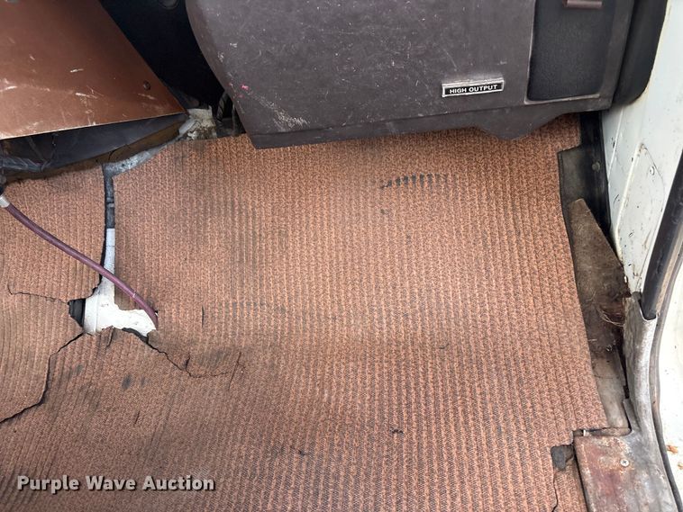 image for item EG9057 1986 Ford LNT8000 Crane truck