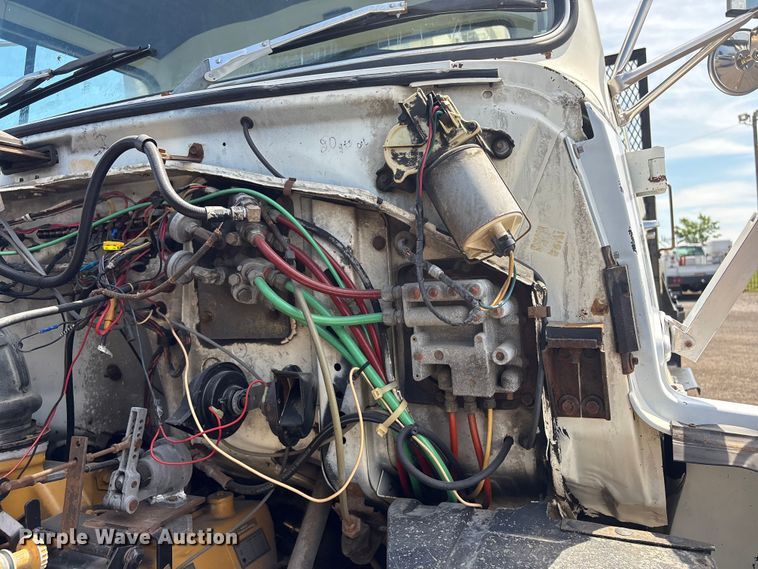 image for item EG9057 1986 Ford LNT8000 Crane truck