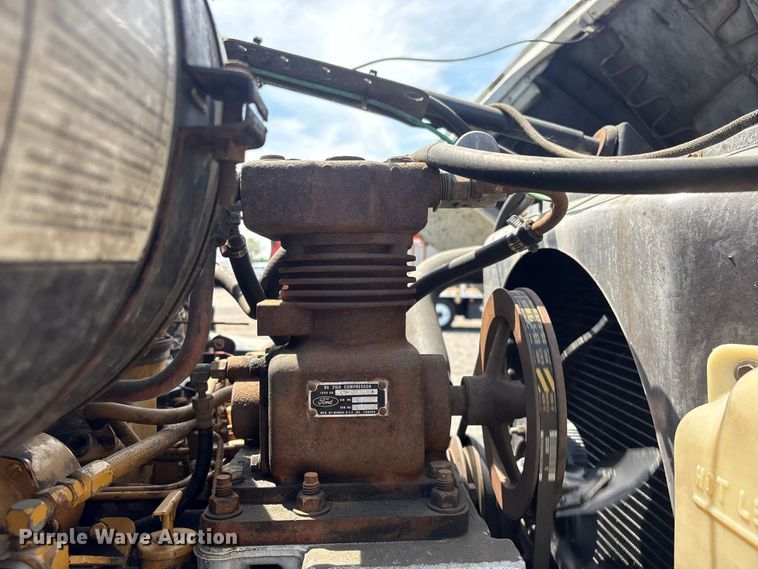 image for item EG9057 1986 Ford LNT8000 Crane truck