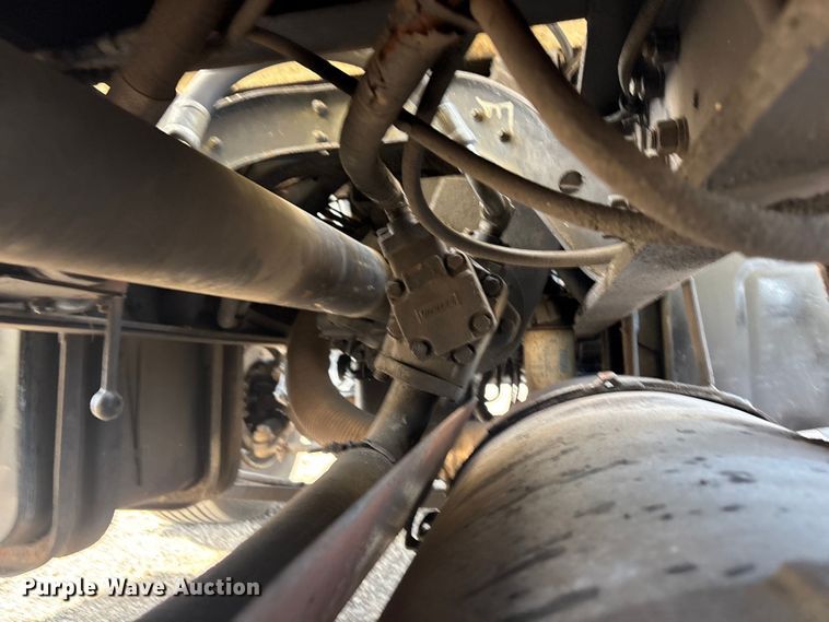 image for item EG9057 1986 Ford LNT8000 Crane truck