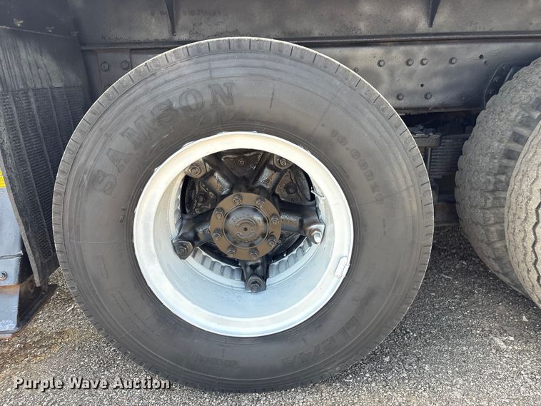 image for item EG9057 1986 Ford LNT8000 Crane truck