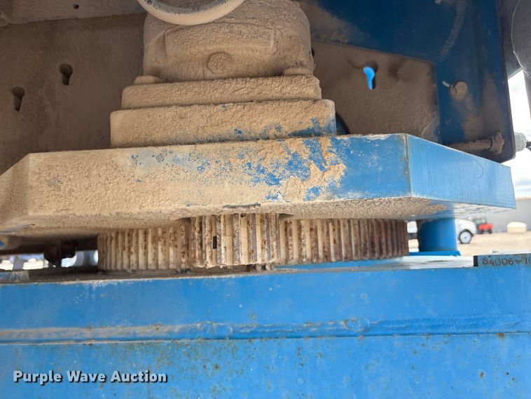 image for item EG9066 2006 Genie S-40 boom lift