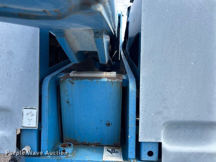 image for item EG9066 2006 Genie S-40 boom lift