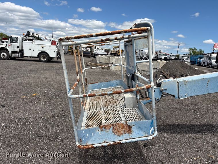 image for item EG9066 2006 Genie S-40 boom lift