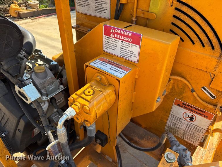 image for item EM8598 2023 Bandit 65XP wood chipper