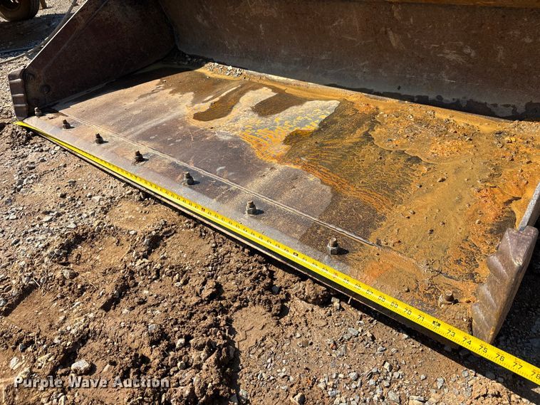 image for item EM8600 2019 Kubota SVL65-2 skid steer loader