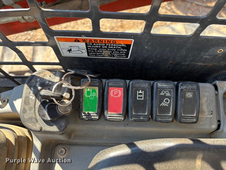 image for item EM8600 2019 Kubota SVL65-2 skid steer loader