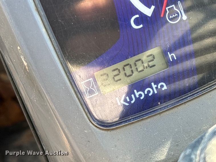 image for item EM8600 2019 Kubota SVL65-2 skid steer loader