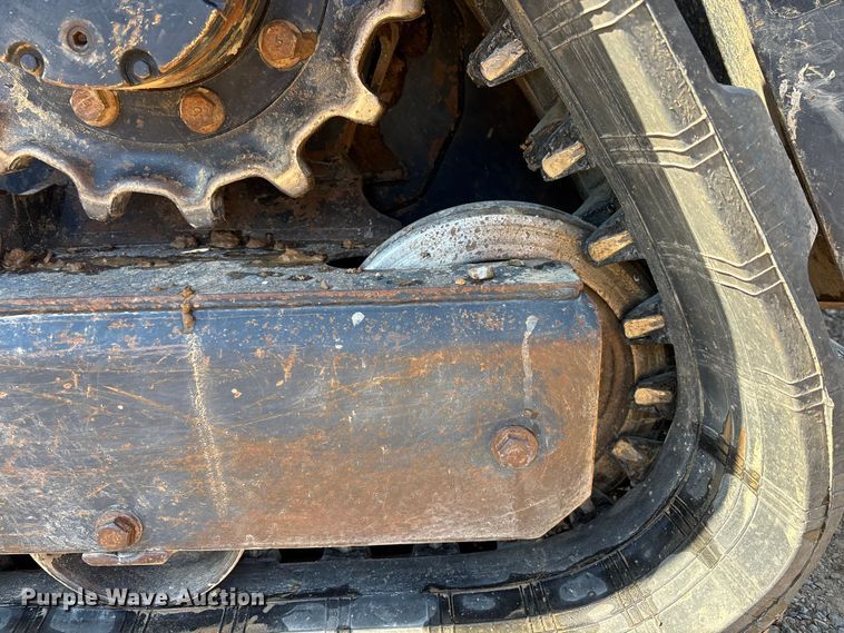 image for item EM8600 2019 Kubota SVL65-2 skid steer loader