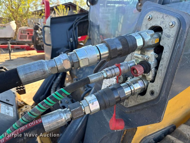 image for item EM8604 2022 John Deere 333G skid steer loader