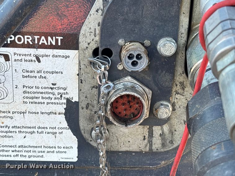 image for item EM8604 2022 John Deere 333G skid steer loader