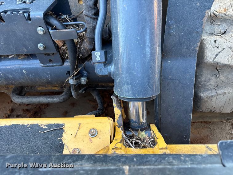image for item EM8604 2022 John Deere 333G skid steer loader