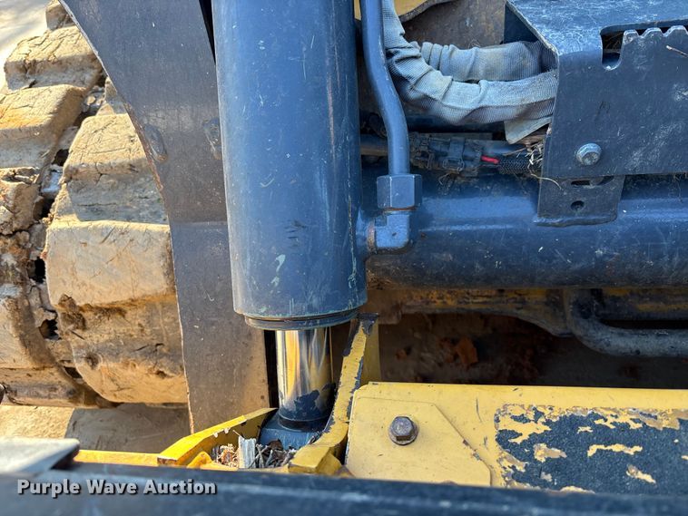 image for item EM8604 2022 John Deere 333G skid steer loader