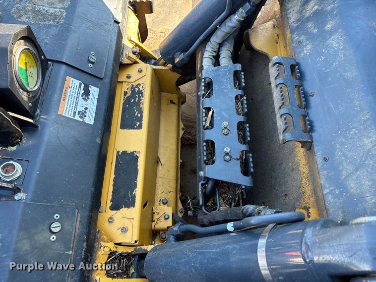 image for item EM8604 2022 John Deere 333G skid steer loader