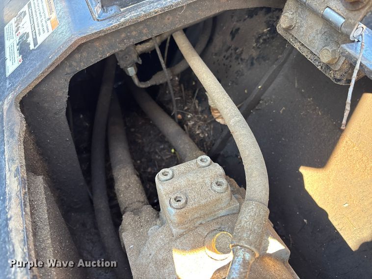 image for item EM8604 2022 John Deere 333G skid steer loader