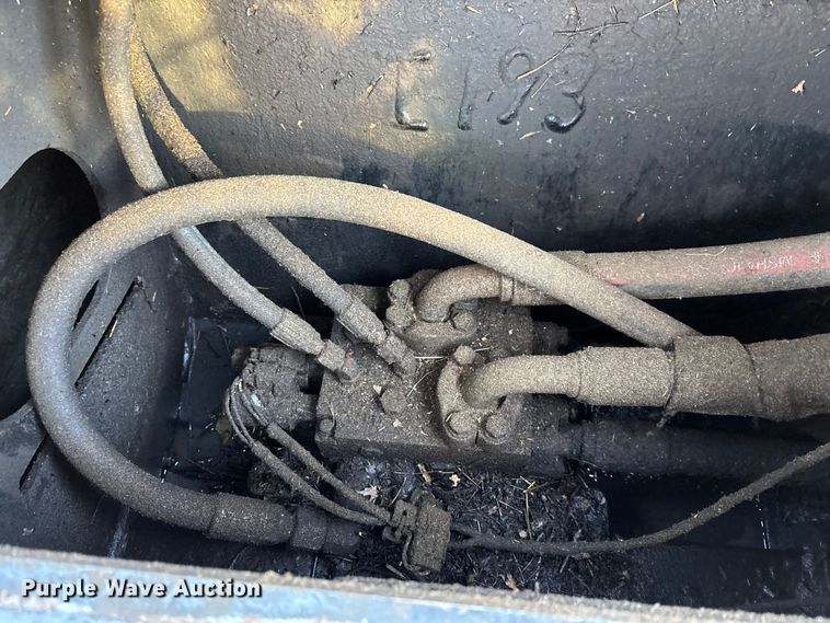 image for item EM8604 2022 John Deere 333G skid steer loader