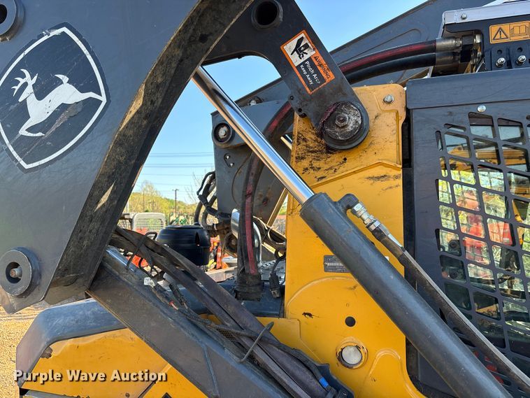 image for item EM8604 2022 John Deere 333G skid steer loader