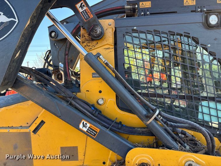 image for item EM8604 2022 John Deere 333G skid steer loader