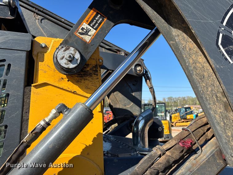 image for item EM8604 2022 John Deere 333G skid steer loader