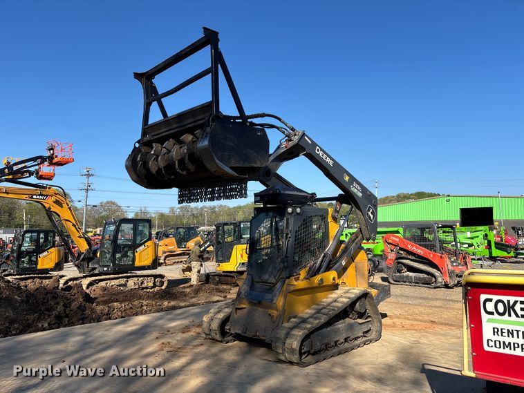 image for item EM8604 2022 John Deere 333G skid steer loader